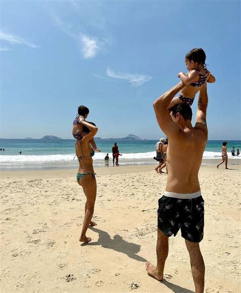 Joaquim Lopes E Marcella Foga A Curtem Dia De Praia As G Meas