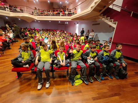 TEATRE EN ANGLÈS ROBIN HOOD Cicle Mitjà ESC La Canonja