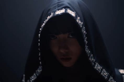 Bernuansa Gothic Isyana Sarasvati Dan Deadsquad Luncurkan Video Musik