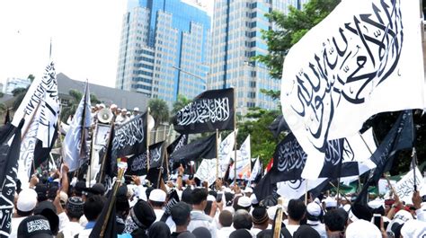 Bendera Tauhid Warna Warni Berkibar Di Reuni