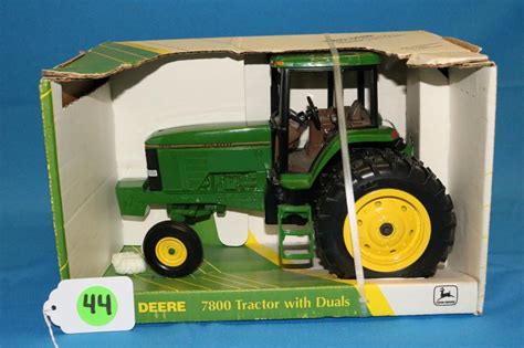 Lot ERTL John Deere 7800 Row Cap Tractor