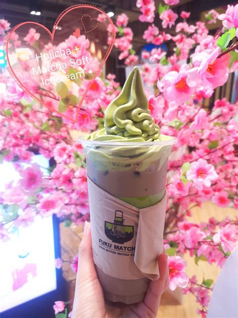 รีวิว Fuku Matcha Century อนุเสาวรีย์ โฮจิฉะและชาเขียวในแก้วเดียว