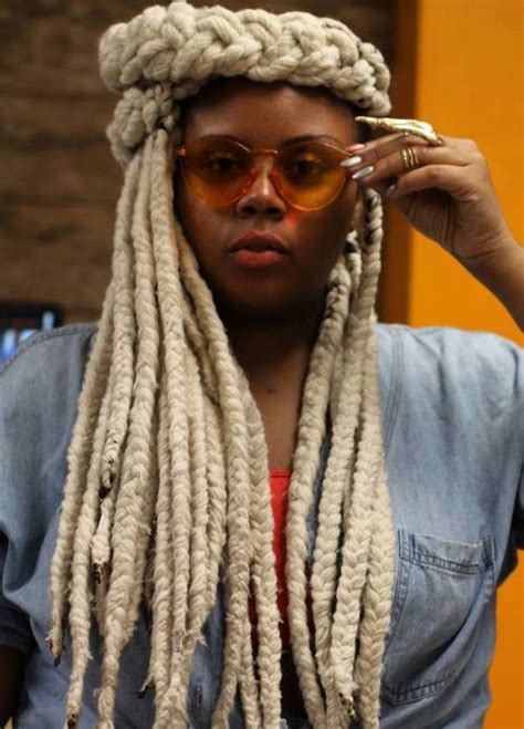 20 Cosy Hairstyles With Yarn Braids