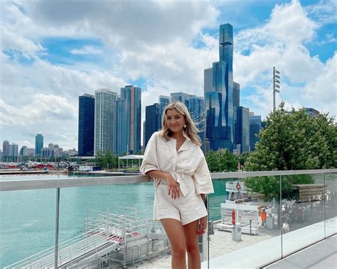 10 Outfits To Wear In Chicago This Summer Chicago Outfit Guide Summer