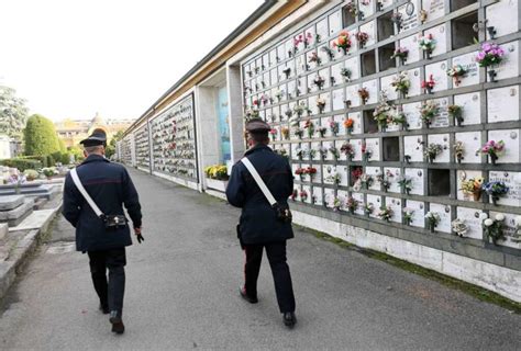 Cimitero Degli Orrori Anche A Cittanova 70 Indagati Il Vibonese