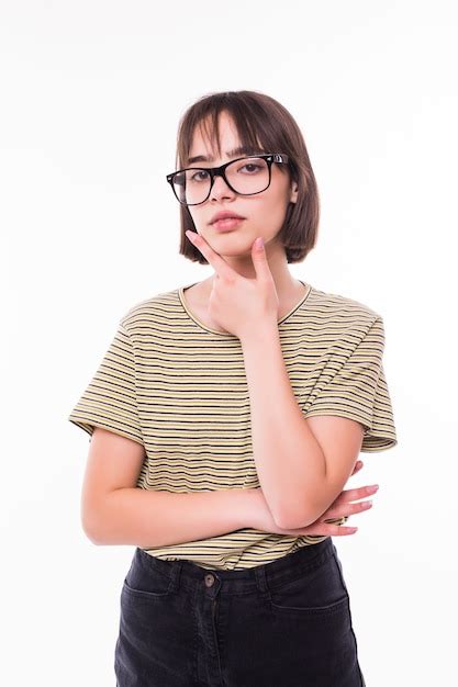 Retrato De Medio Cuerpo De Una Joven Pensativa Aislado En Blanco Foto