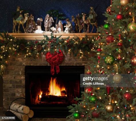 Empty Manger Nativity Photos and Premium High Res Pictures - Getty Images