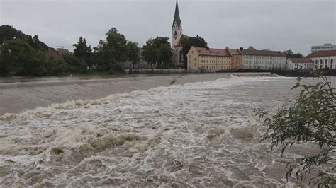 Nonstopnews Der Fluss Iller Bereits Ein Reißender Strom Regen Soll