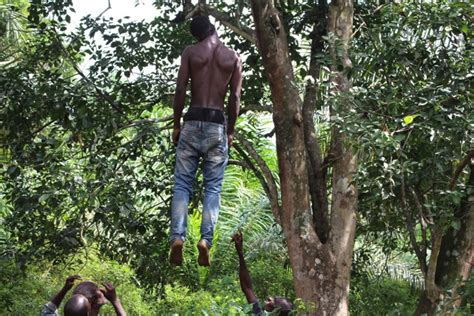 Guinguinéo Drame à Diamwélé Un Malade Mental Retrouvé Pendu à Un Arbre