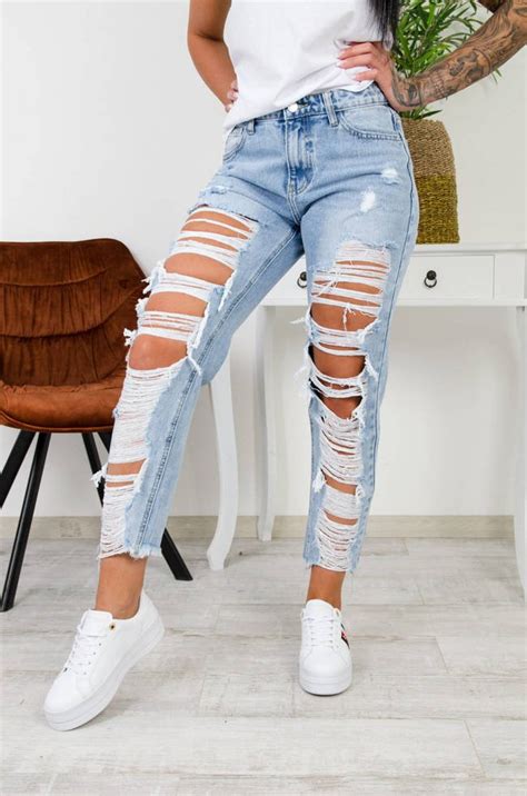 Jasne Spodnie Jeansowe Mom Fit Z Dziurami Olika