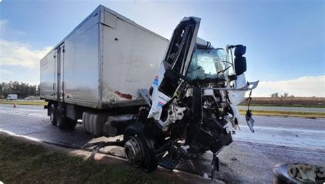 Tremendo Accidente Violento Choque Entre Dos Camiones En La Ruta 2