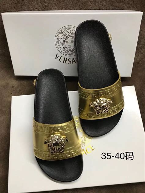 Pin de Charles shoes em Versace lady shoes | Sapatos, Roupas masculinas ...