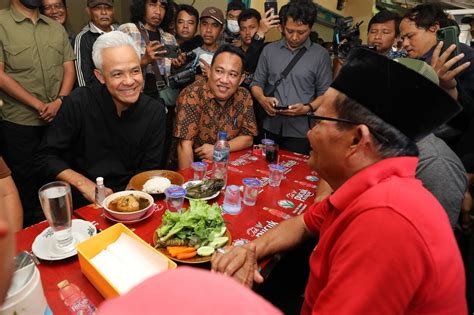 Makan Siang Di Warung Terminal Rajabasa Ganjar Dicurhati Sopir Angkot