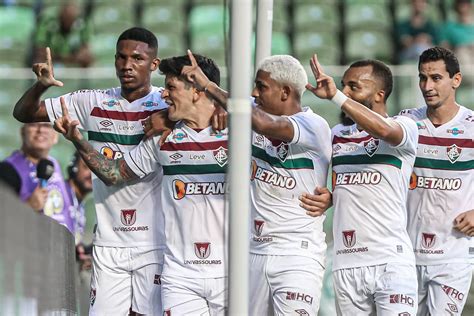 Fluminense Tem Um Atleta Pendurado Para O Jogo Deste S Bado