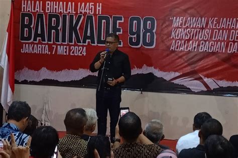 DPD PDIP Turunkan Foto Jokowi Hasto Respons Presiden Tidak Memberikan