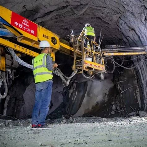 滇藏铁路丽香段哈巴雪山隧道平导贯通建设地应力香格里拉