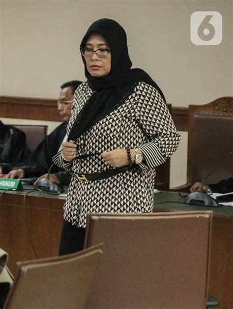 Foto Mirawati Basri Jalani Sidang Dakwaan Suap Impor Bawang Putih