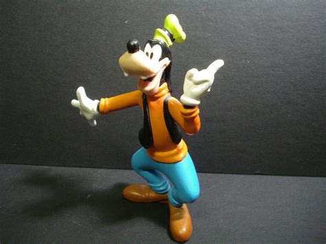 Vintage Walt Disney Goofy Figurine