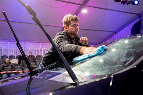 Rick Van Stippent Sleept Na Dik 48 Uur Record Autos Poetsen In De