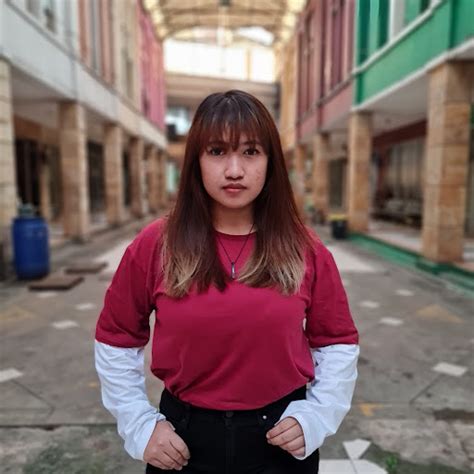 Cara Kombinasi Warna Untuk Baju Merah Marun Di Berbagai Acara Tshirtbar