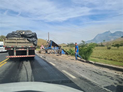 A Gazeta Carreta Tomba Ap S Acidente Carro Na Br Em Mimoso