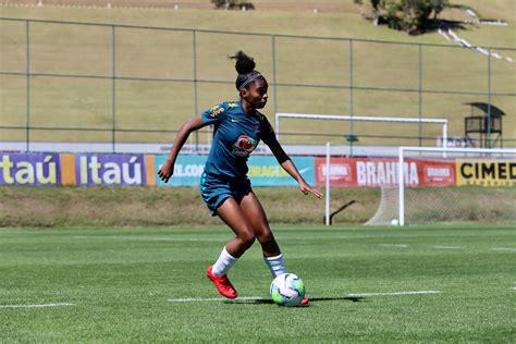 Jogadoras Do Flu J Treinam A Sele O Em Teres Polis Fluminense