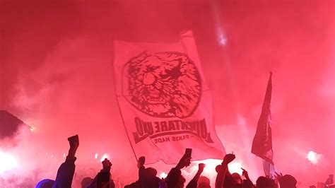 Detik Pesta Flare Aremania Rayakan Ultah Arema Yang Ke Kayutangan