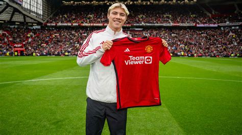 Rasmus Hojlund Unveiled To Manchester United Fans At Old Trafford