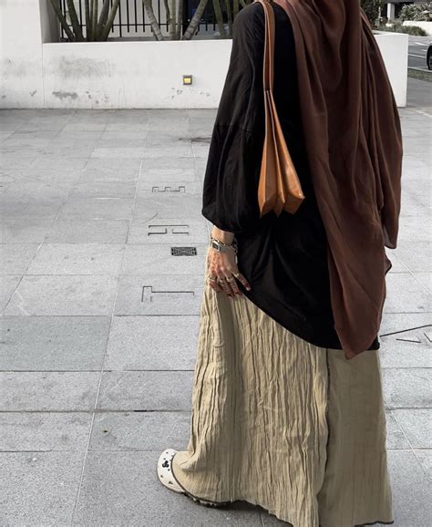 Pin By Azaidabila On Modest Fashion In Skirt Outfits