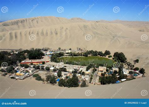 Oásis De Huacachina No Deserto De Atacama Peru Foto de Stock Imagem