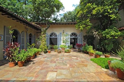 Casa Na Rua Espanha Jardim Europa Em S O Paulo Por R