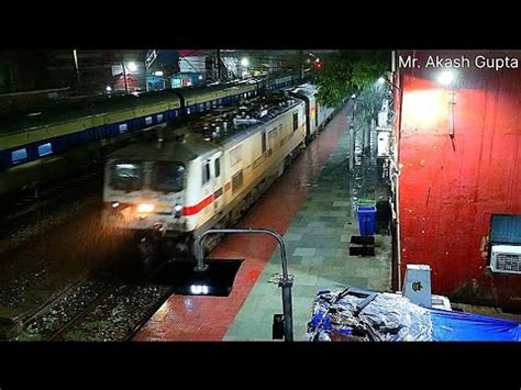 12296 Danapur SMVT Sanghamitra Express Train Arriving At Buxar