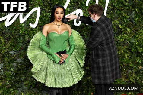 Munroe Bergdorf Sexy Seen Flaunting Her Hot Cleavage At The Fashion Awards In London AZNude