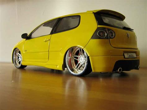 Modellino In Miniatura Volkswagen Golf V GTI 1 18 Burago V GTI Giallo