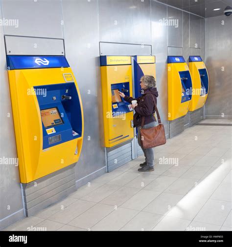 Fahrkartenautomat Hauptbahnhof Fotos Und Bildmaterial In Hoher