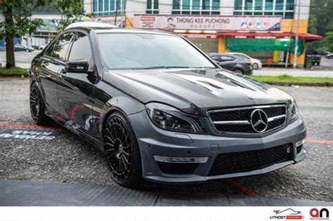 Mercedes Benz W204 Facelift Carbon Hood – Utmost Downforce Garage