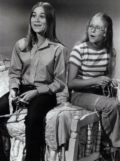 Marcia Maureen Mccormick And Jan Eve Plumb The Brady Bunch The Brady Bunch Pinterest