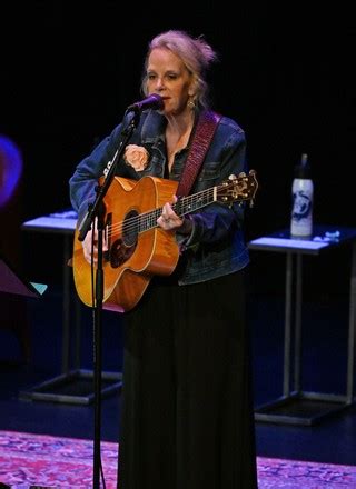 Mary Chapin Carpenter Performs Shawn Colvin Editorial Stock Photo