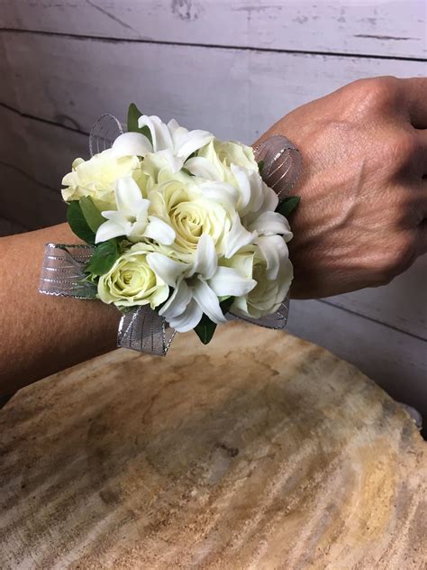 Making A Wrist Corsage With Fresh Flowers Corsage Prom