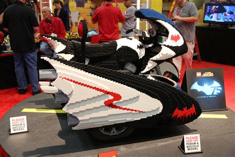 [SDCC] LEGO Batcycle Sculpture - FBTB