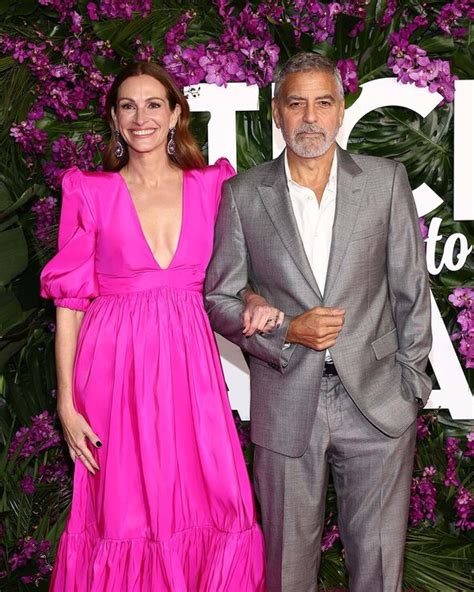 Julia Roberts wows alongside dapper George Clooney at movie premiere ...