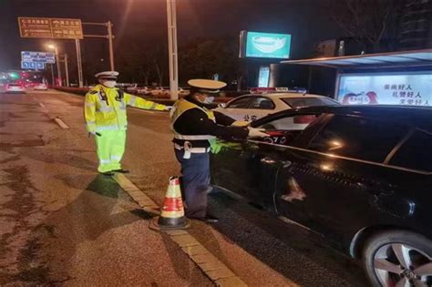 商丘交警周末开展酒驾集中整治不放松 筑牢春季道路交通安全防线 中华网河南