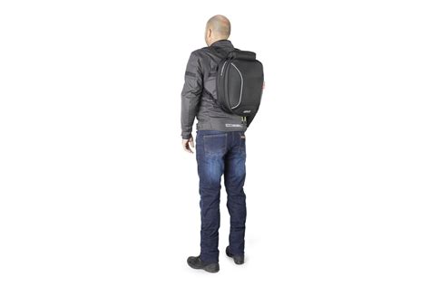 Sac Dos Et Sac De Selle Litres Voici Le Givi Ea Tailock