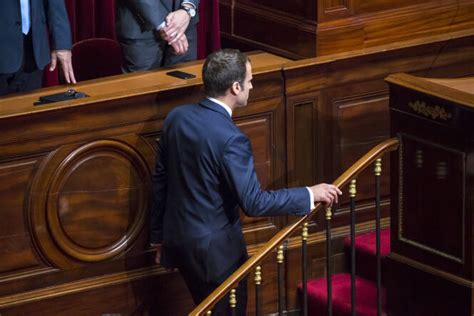 Emmanuel Macron La Solitude Du Pouvoir