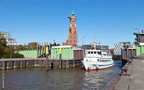 Hafenrundfahrt In Bremerhaven Schleuse Neuer Hafen Mit Simon Loschen