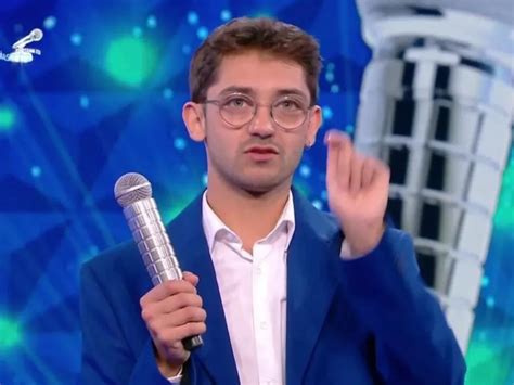 Kristofer Noubliez Pas Les Paroles Suivi Par Des Gens Il Veut