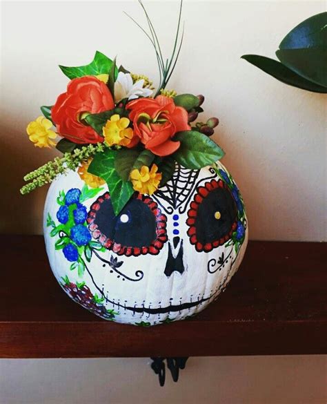 Calabaza para Halloween decorada con la temática mexicana del Día de ...