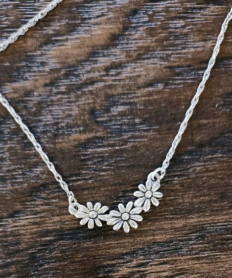 Retired James Avery Triple Daisy Necklace Gem