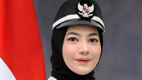 Profil Dan Biodata Indah Aprianti Kades Cantik Asal Subang Yang Berani