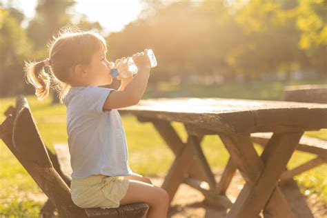 Quanta Acqua Al Giorno Dovrebbe Bere Un Bambino Ohga